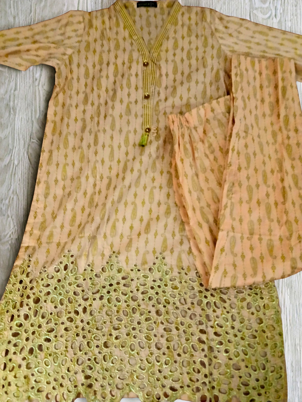 Indian Bollywood Brand New  NWOT Peach Two Piece Kurta and Pants Set